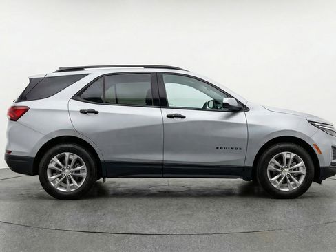 Used 2025 Chevrolet Equinox LT FWD image 11