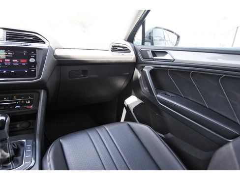 Used 2022 Volkswagen Tiguan SE image 12