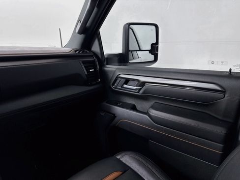 Used 2025 GMC Sierra 2500 AT4 w/ Technology Package AWD/4WD image 24
