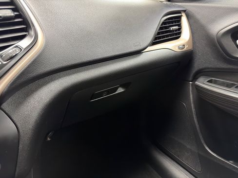 Used 2015 Jeep Cherokee Latitude w/ Cold Weather Group image 25