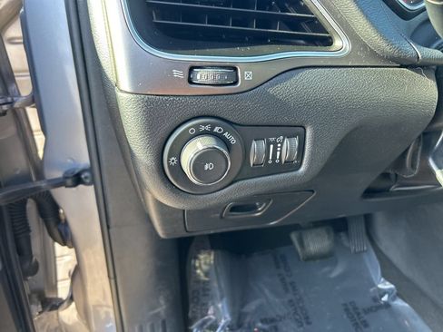 Used 2020 Jeep Cherokee Latitude Plus AWD/4WD image 35