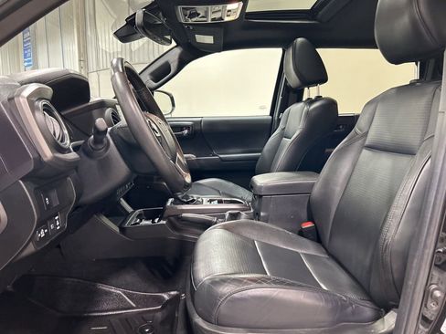 Used 2023 Toyota Tacoma TRD Off-Road w/ TRD Premium Off Road Package image 10