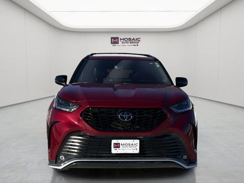 Used 2023 Toyota Highlander XSE image 2