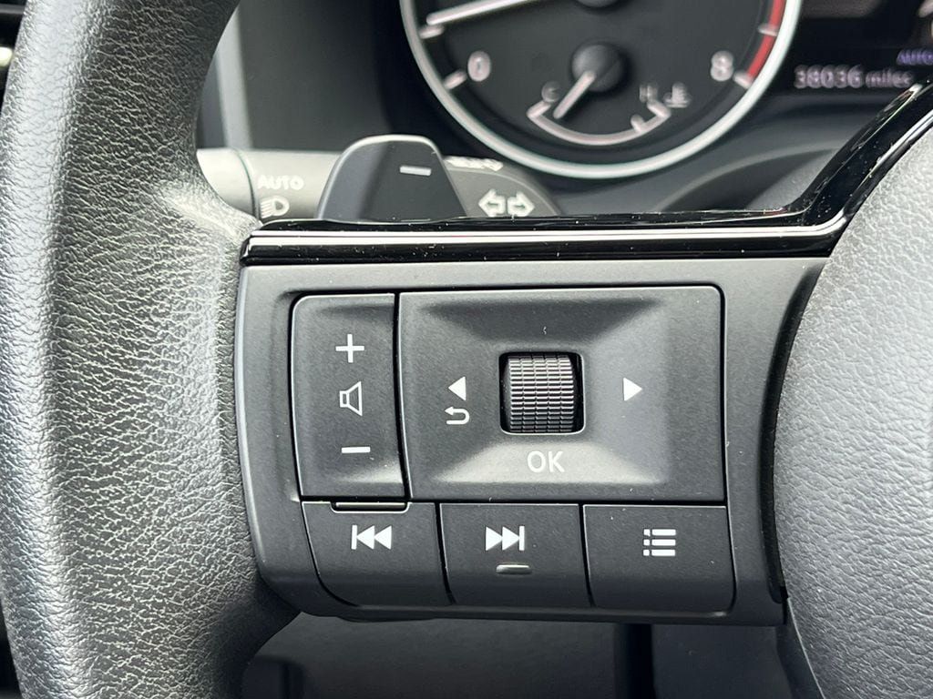 Used 2023 Nissan Rogue SV AWD/4WD image 19