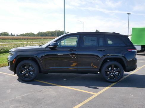 New 2025 Jeep Grand Cherokee Limited w/ Black Appearance Package image 3
