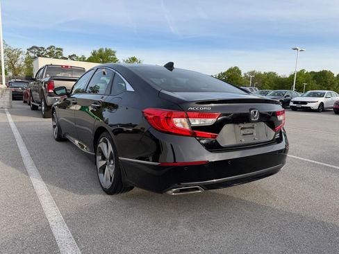 Used 2018 Honda Accord Touring image 3
