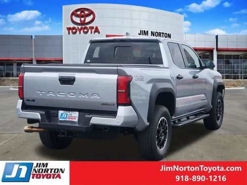 Used 2025 Toyota Tacoma TRD Off-Road w/ TRD Off Road Upgrade Package AWD/4WD image 6
