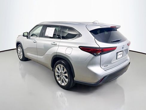 Used 2022 Toyota Highlander Limited FWD image 5