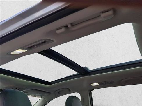 Used 2022 Subaru Ascent Touring AWD/4WD image 18