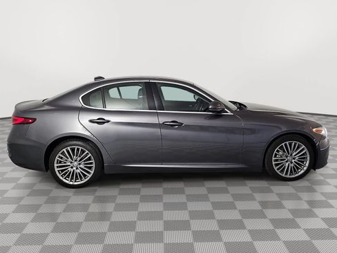 Used 2017 Alfa Romeo Giulia Ti w/ TI Performance Package AWD/4WD image 9