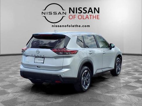 Certified 2025 Nissan Rogue SV FWD image 28