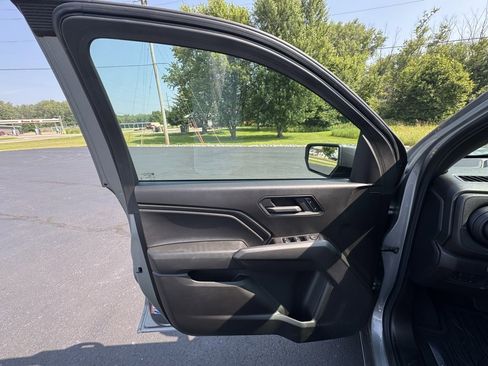 Used 2025 Chevrolet Colorado Trail Boss image 15
