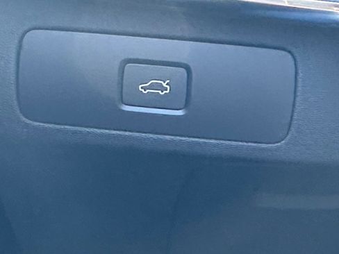 Used 2025 Volvo XC90 B5 Core image 21