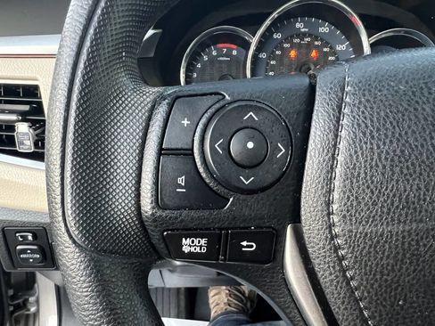 Used 2015 Toyota Corolla LE image 21