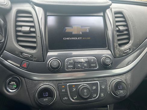 Used 2019 Chevrolet Impala LT FWD image 14