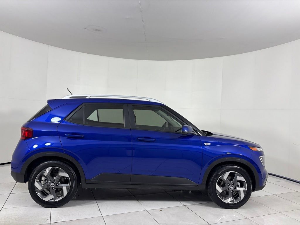 Used 2024 Hyundai Venue SEL FWD image 6