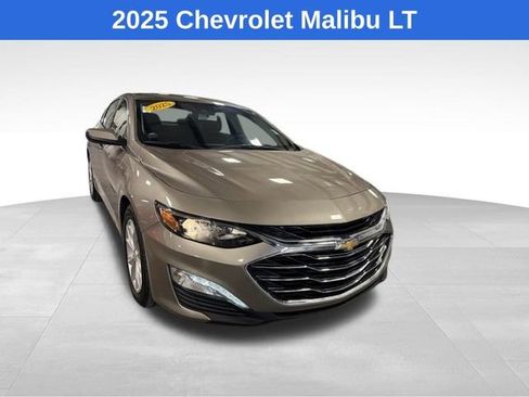Used 2025 Chevrolet Malibu LT image 2