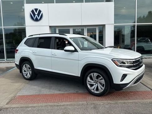Used 2023 Volkswagen Atlas SE FWD image 2