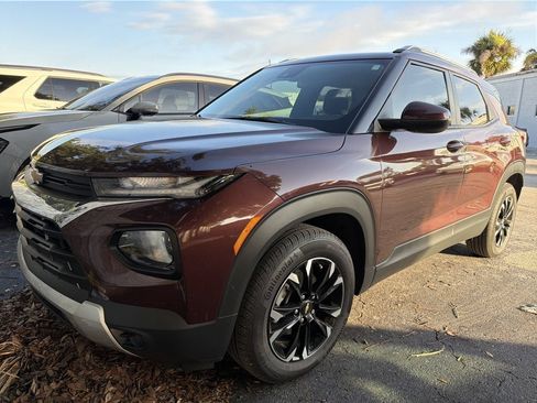 Used 2023 Chevrolet TrailBlazer LT w/ Convenience Package FWD image 3