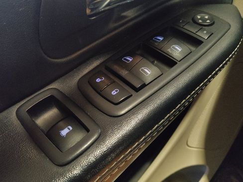 Used 2017 Dodge Grand Caravan SXT image 27