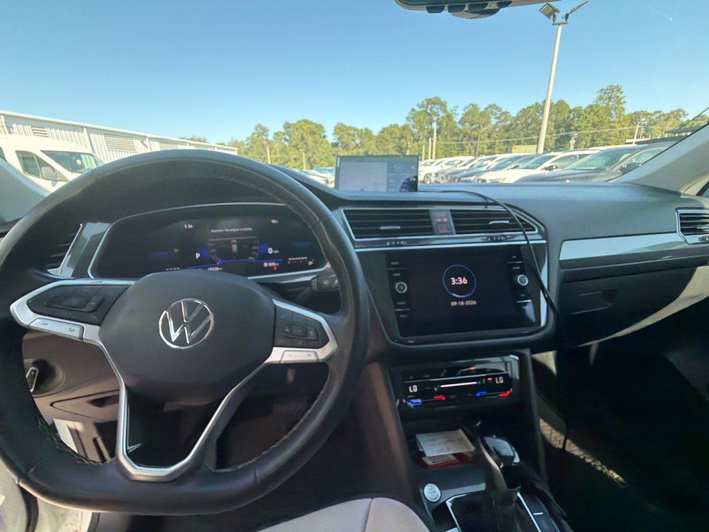 Used 2023 Volkswagen Tiguan SE FWD image 16