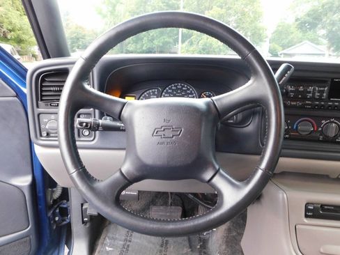 Used 2001 Chevrolet Tahoe LT w/ LT Preferred Equipment Group AWD/4WD image 10