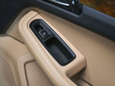 Used 2023 Porsche Macan AWD/4WD image 14