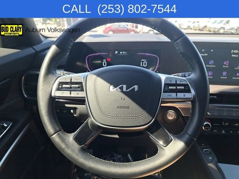 Used 2025 Kia Telluride AWD image 27
