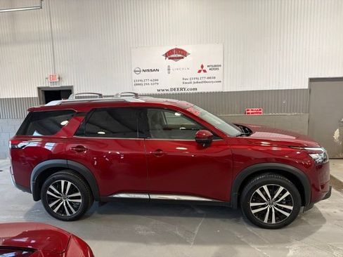 Used 2025 Nissan Pathfinder Platinum w/ Cargo Package AWD/4WD image 2