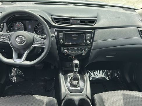 Used 2018 Nissan Rogue SV image 15