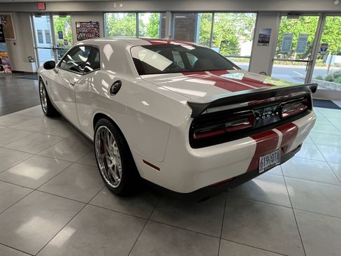 Used 2023 Dodge Challenger SRT Hellcat w/ Driver Convenience Group RWD image 3