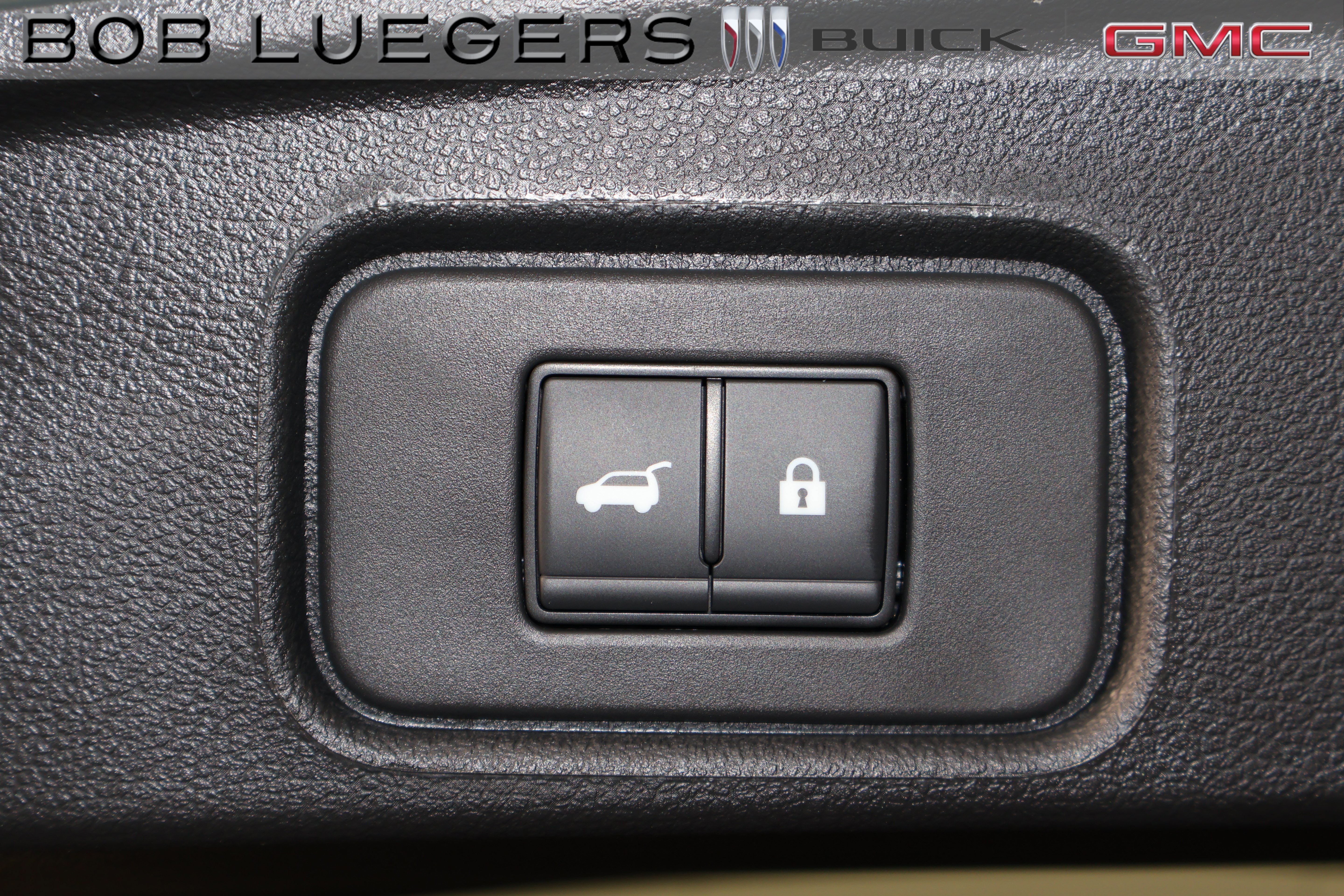 Used 2025 Nissan Pathfinder Platinum FWD image 23
