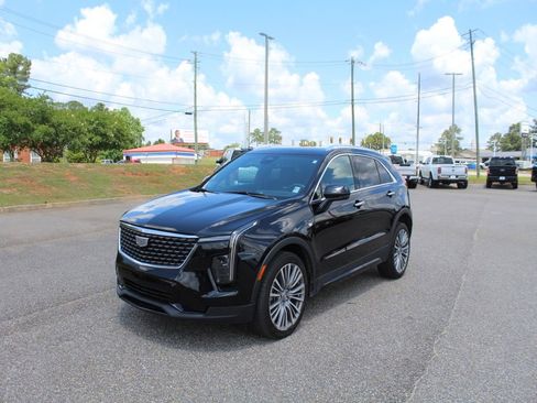 Used 2024 Cadillac XT4 Premium Luxury AWD/4WD image 2