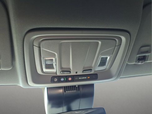 Used 2025 Chevrolet Silverado 1500 Custom image 18