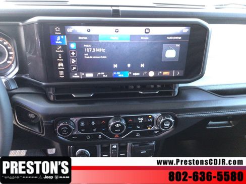 Used 2025 Jeep Wrangler Unlimited Sahara AWD/4WD image 18