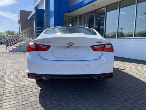 Used 2017 Chevrolet Malibu Premier w/ Driver Confidence Package FWD image 4