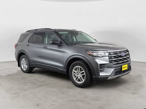 Used 2026 Ford Explorer Active AWD/4WD image 3