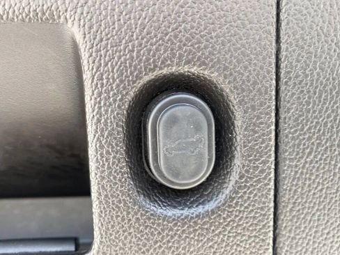 Used 2015 Cadillac Escalade Luxury image 17