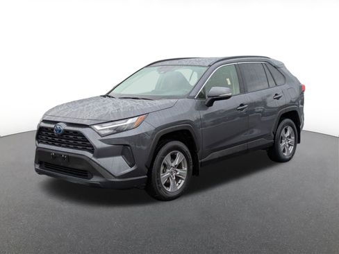 Used 2023 Toyota RAV4 XLE image 5