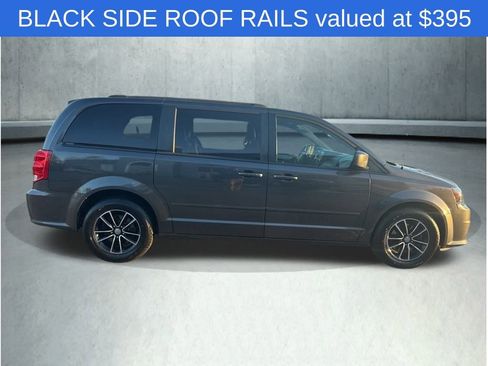 Used 2017 Dodge Grand Caravan GT image 3