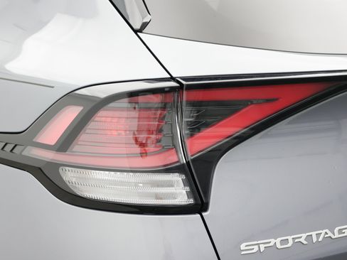 Used 2024 Kia Sportage EX FWD image 7