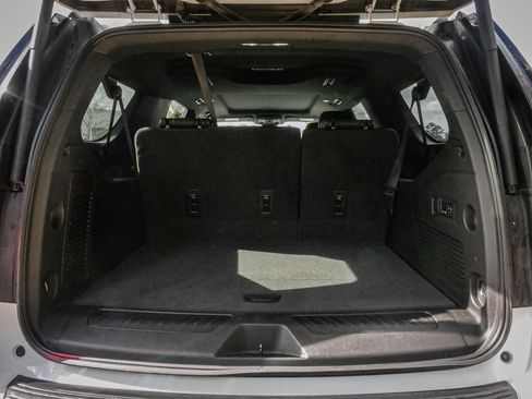 Used 2023 GMC Yukon XL SLT image 33