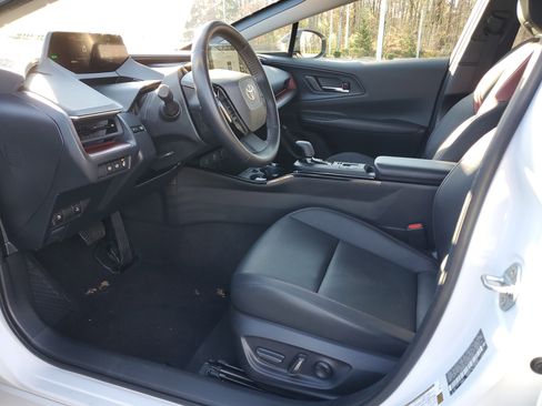 Used 2024 Toyota Prius Prime Premium image 17