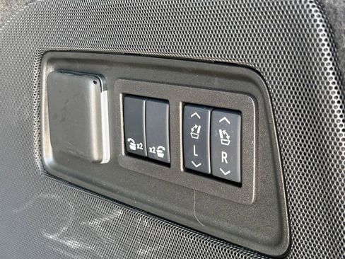 Used 2025 Cadillac Escalade Sport Platinum AWD/4WD image 17
