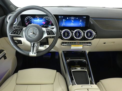 New 2026 Mercedes-Benz GLA 250 4MATIC image 16