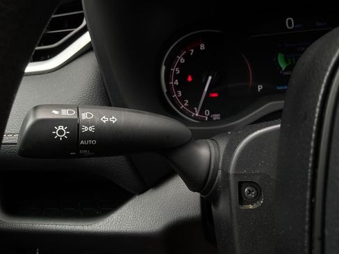 Used 2025 Toyota RAV4 XLE FWD image 35