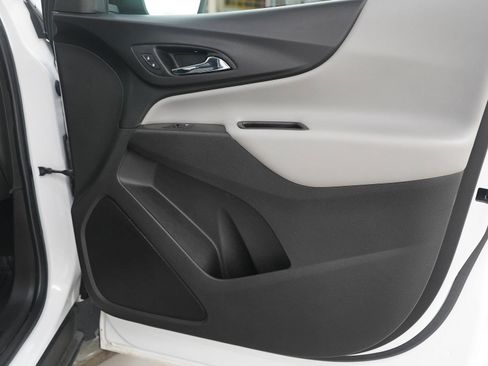 Used 2022 Chevrolet Equinox LS w/ LS Convenience Package image 12