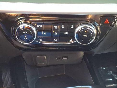 Used 2024 Chevrolet Trax LT w/ Driver Confidence Package FWD image 18
