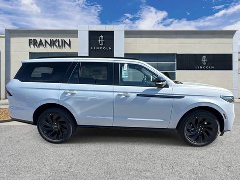 New 2026 Lincoln Navigator Reserve AWD/4WD image 8