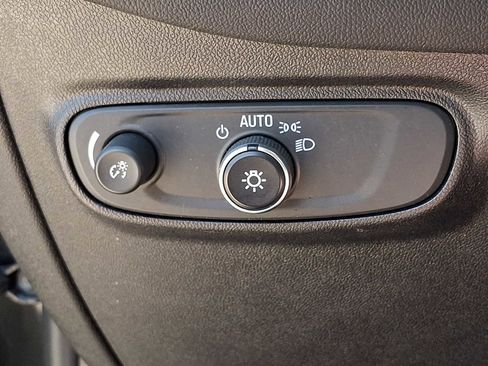 Used 2018 Chevrolet Equinox LS AWD/4WD image 23